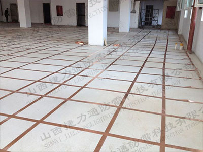 铜箔,绝缘子等材料, 机房面积约200m四周采用30mm*3mm铜排敷设,并用